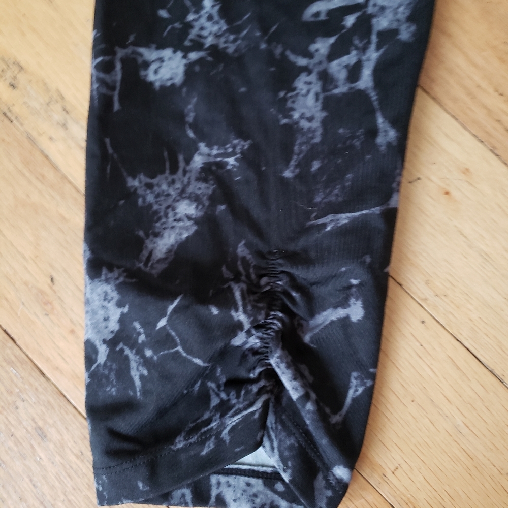 Womens crop athletic leggings